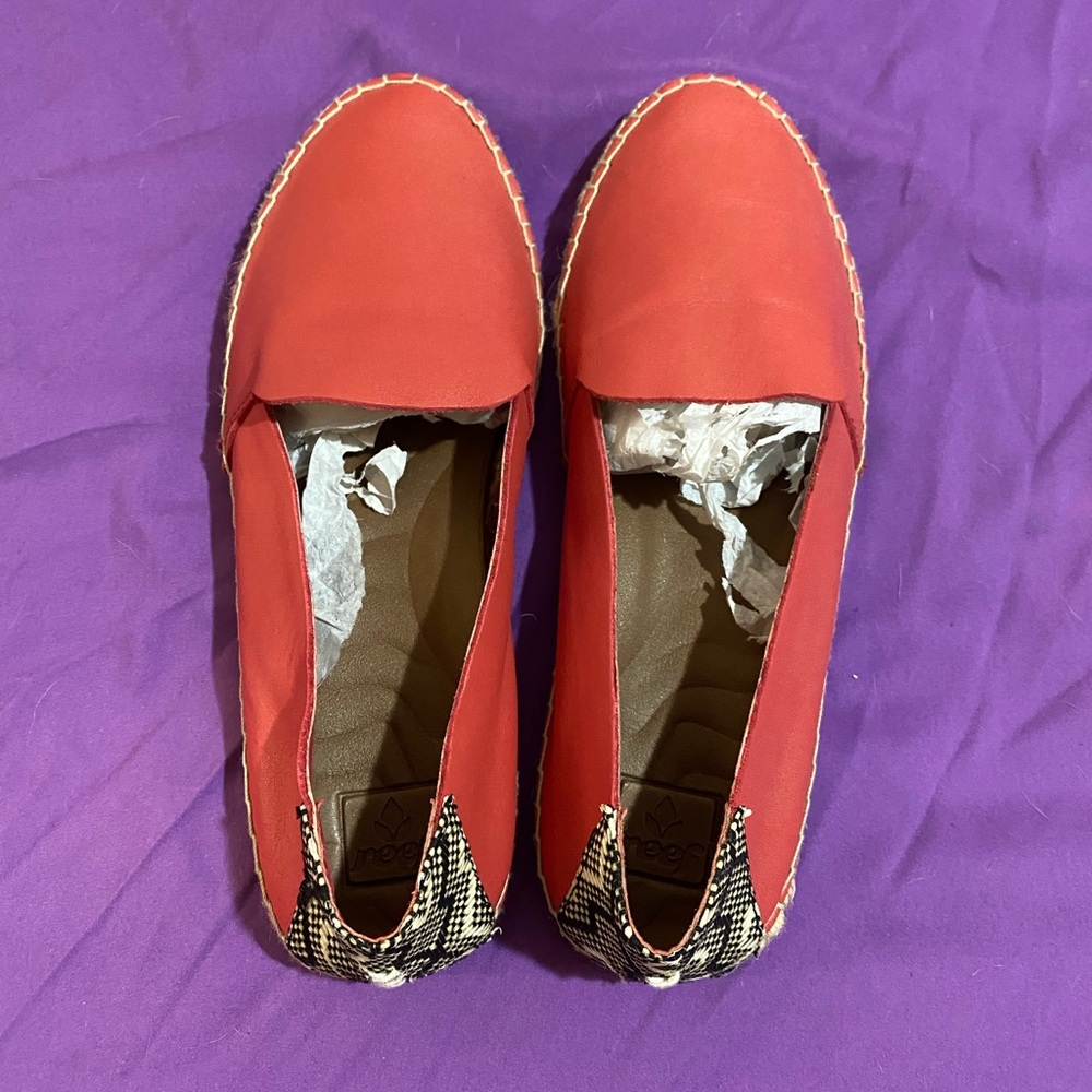 NWOT Reef Pink Leather Flats Size 8